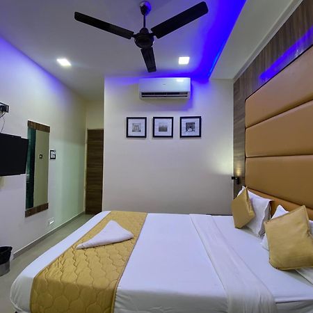 Hotel Blue Wellington - Near Mumbai Airport Номер фото