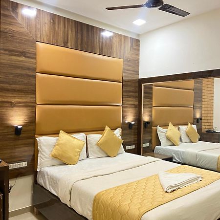 Hotel Blue Wellington - Near Mumbai Airport Екстер'єр фото