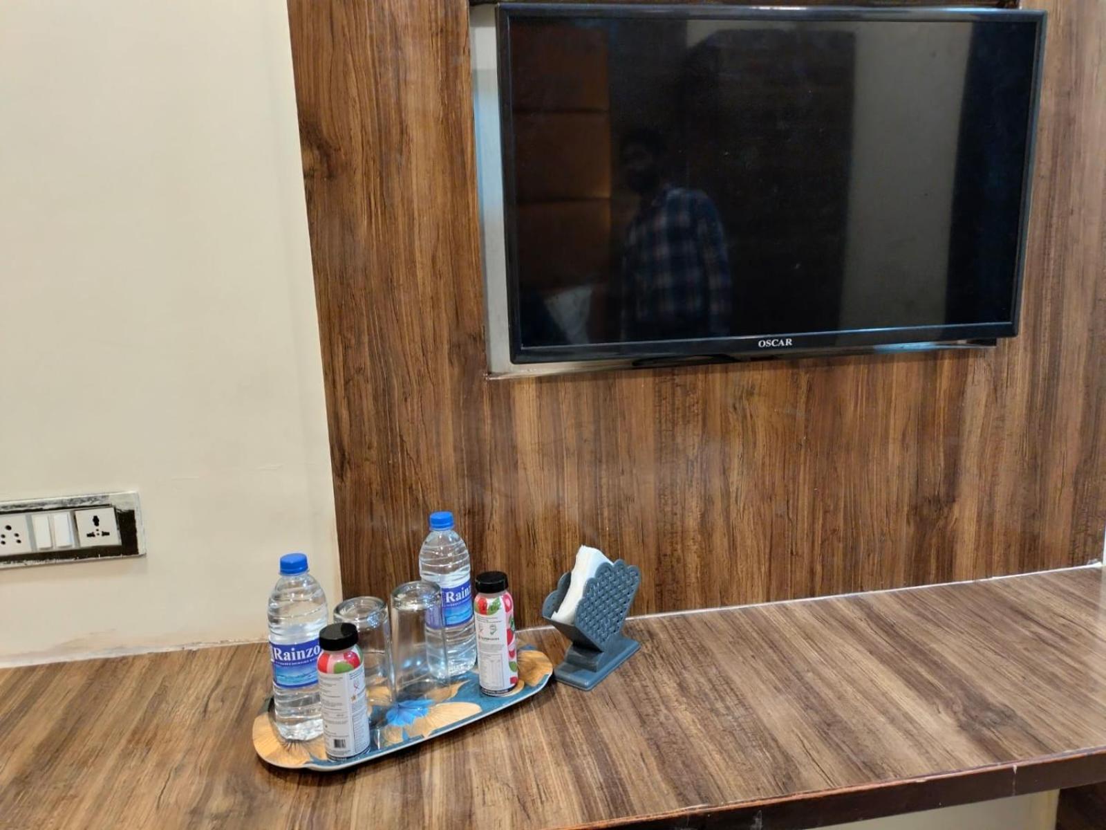 Hotel Blue Wellington - Near Mumbai Airport Екстер'єр фото