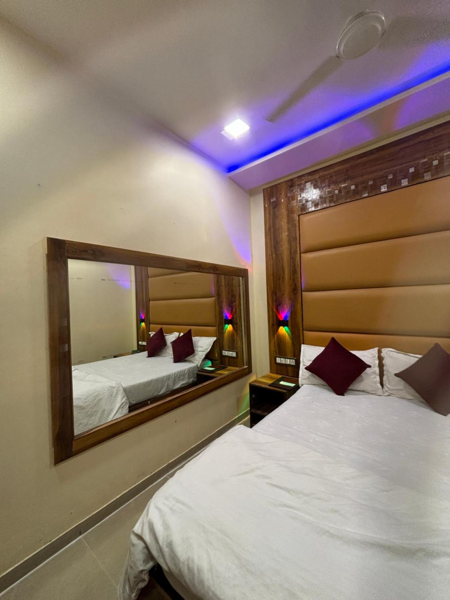Hotel Blue Wellington - Near Mumbai Airport Екстер'єр фото