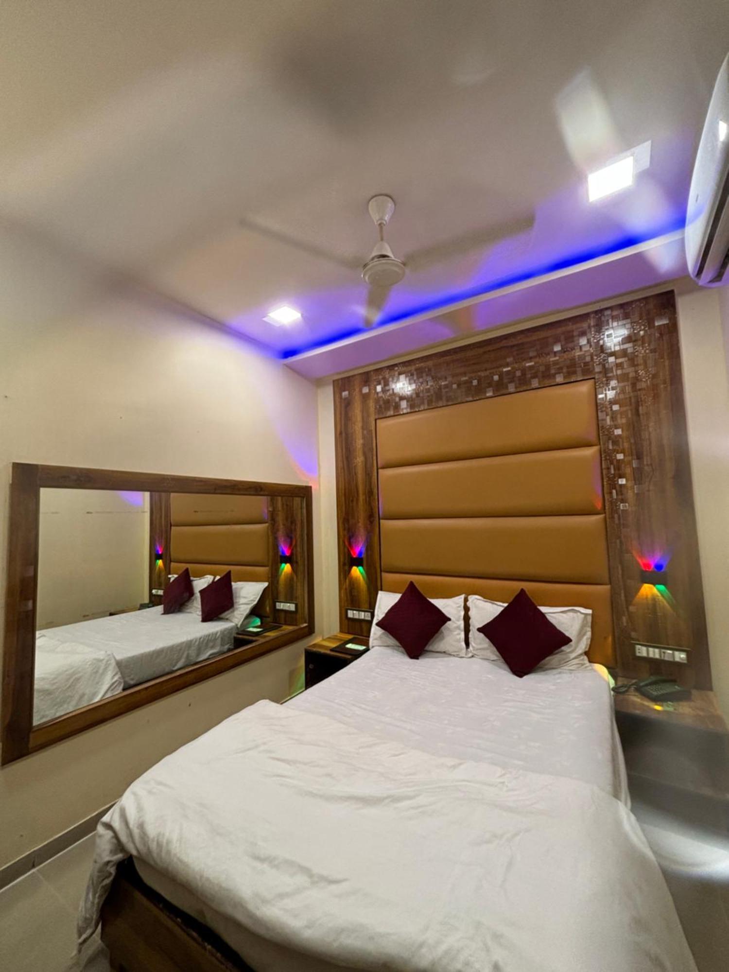 Hotel Blue Wellington - Near Mumbai Airport Екстер'єр фото