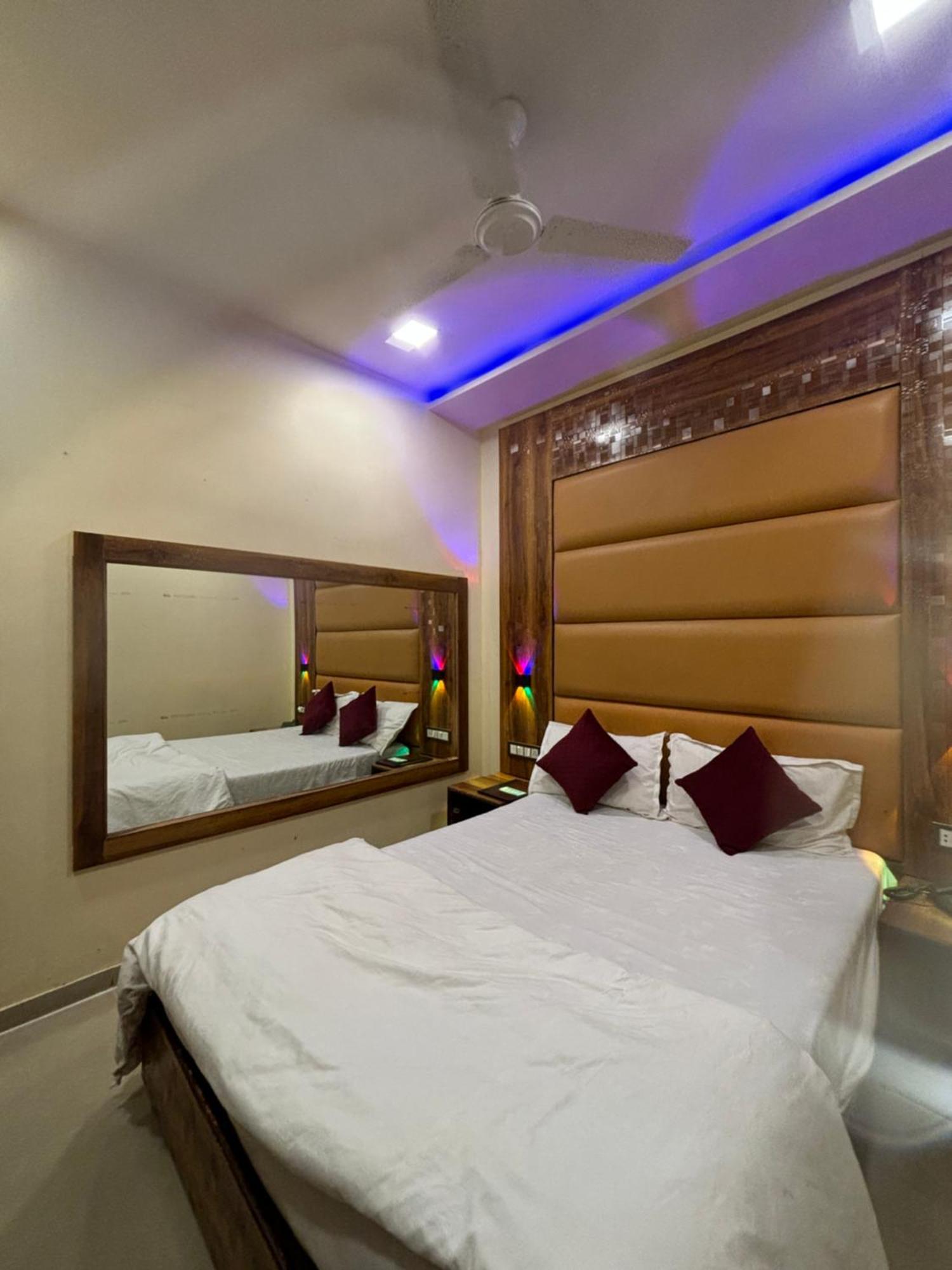 Hotel Blue Wellington - Near Mumbai Airport Екстер'єр фото