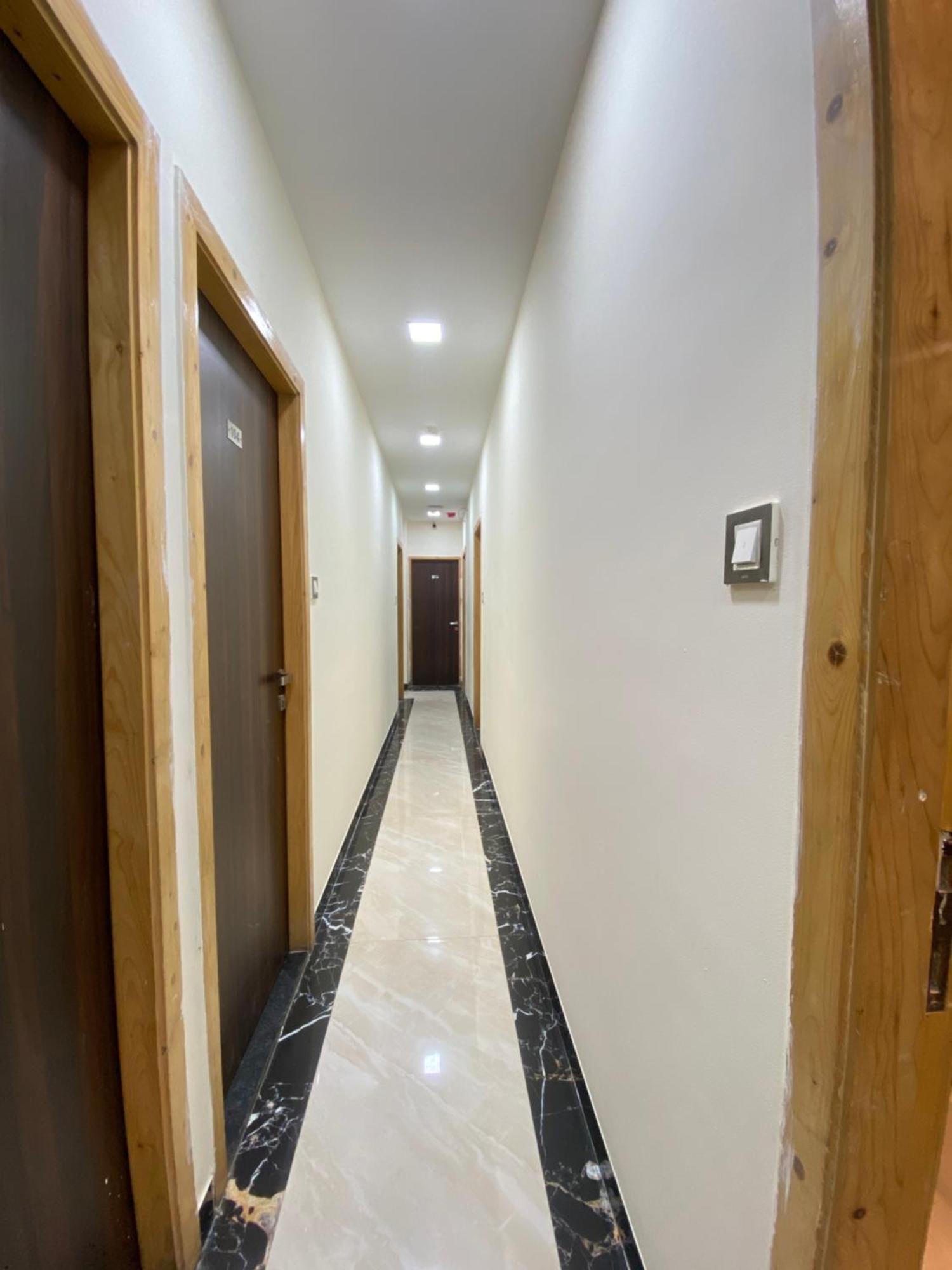 Hotel Blue Wellington - Near Mumbai Airport Екстер'єр фото