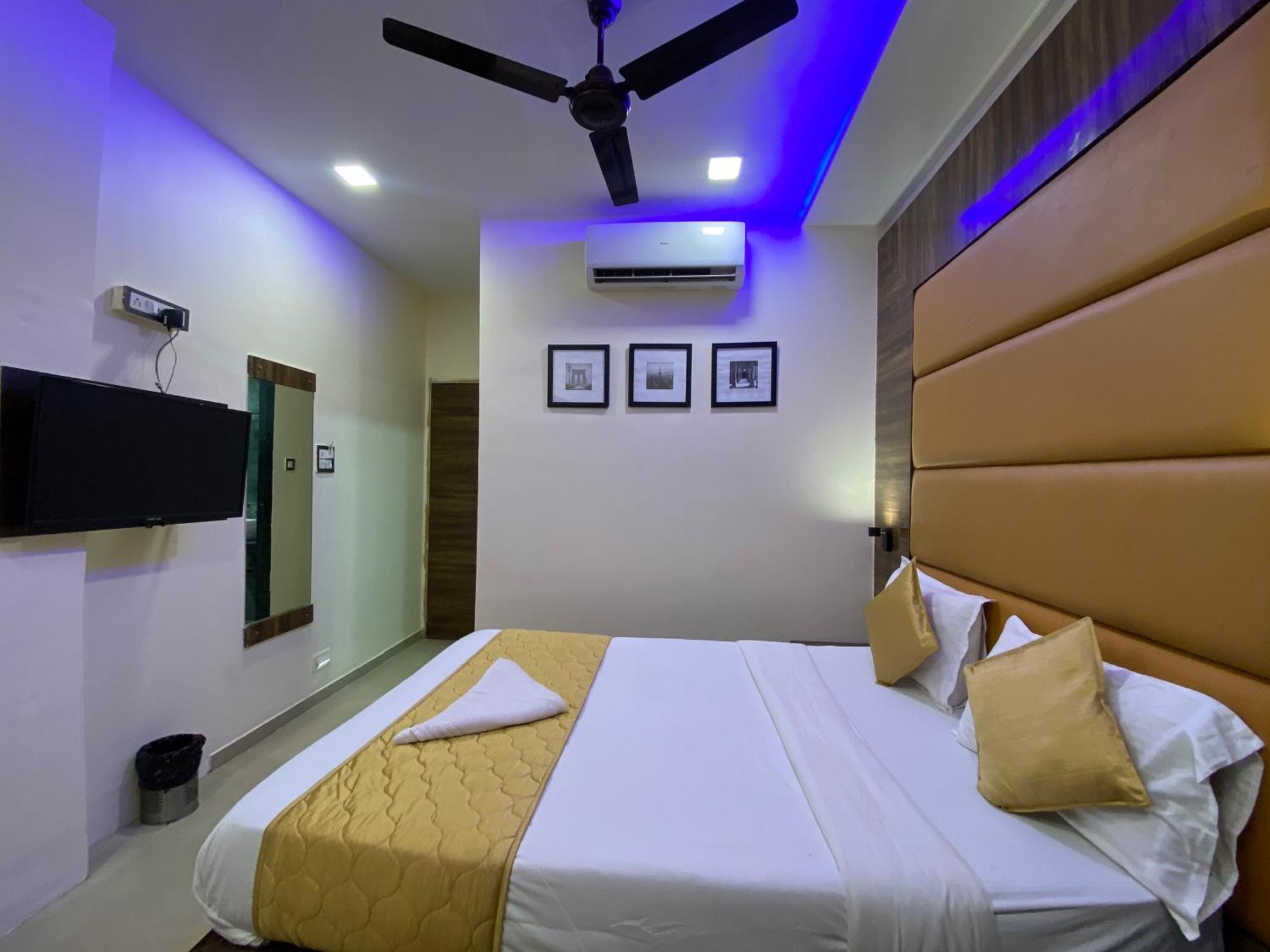 Hotel Blue Wellington - Near Mumbai Airport Екстер'єр фото
