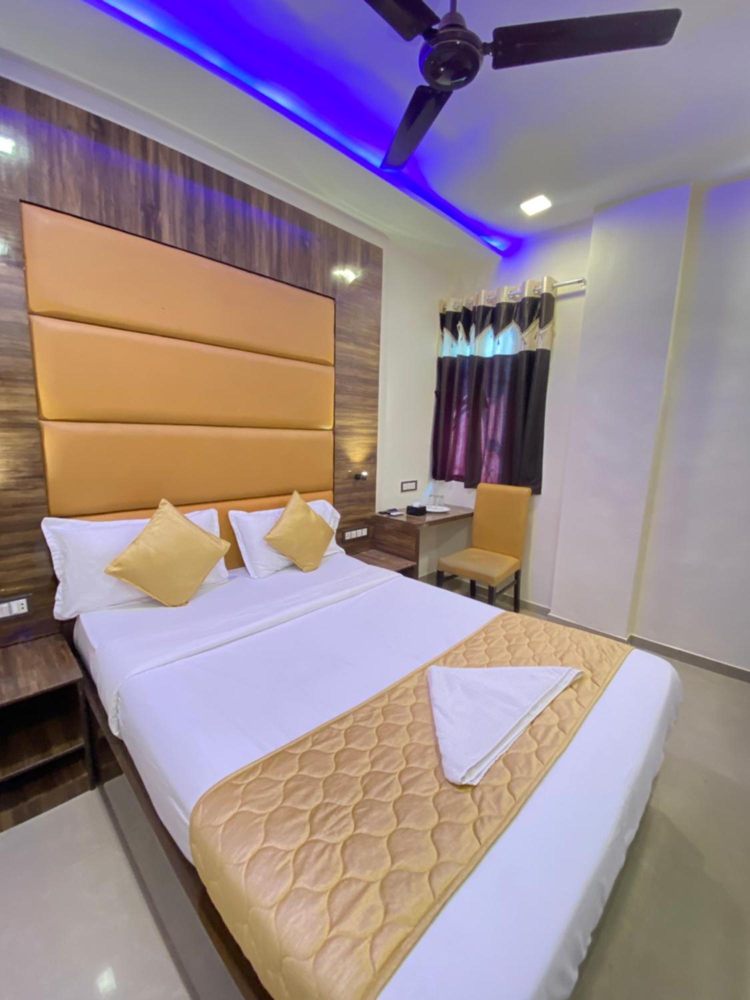 Hotel Blue Wellington - Near Mumbai Airport Екстер'єр фото