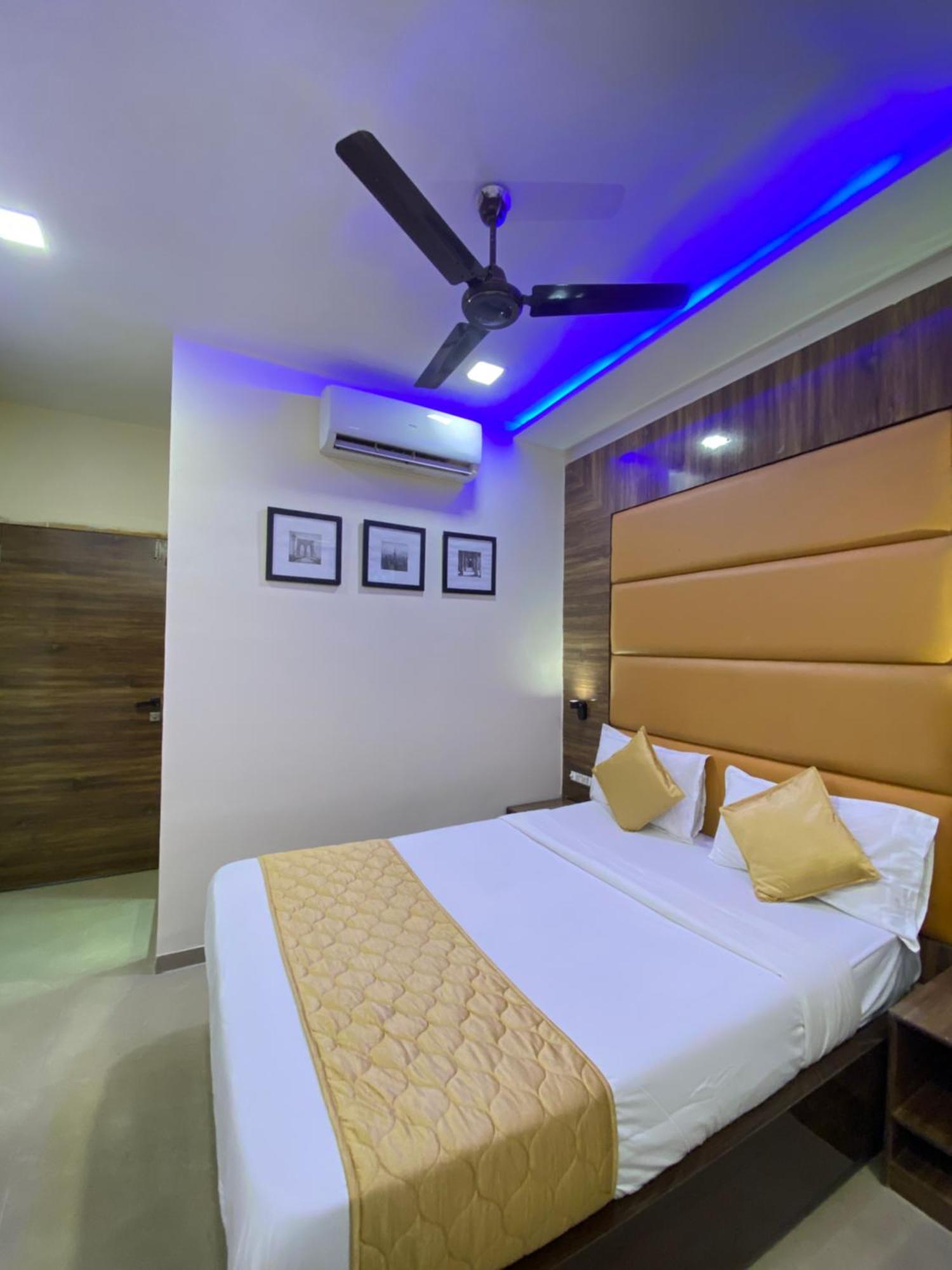 Hotel Blue Wellington - Near Mumbai Airport Екстер'єр фото