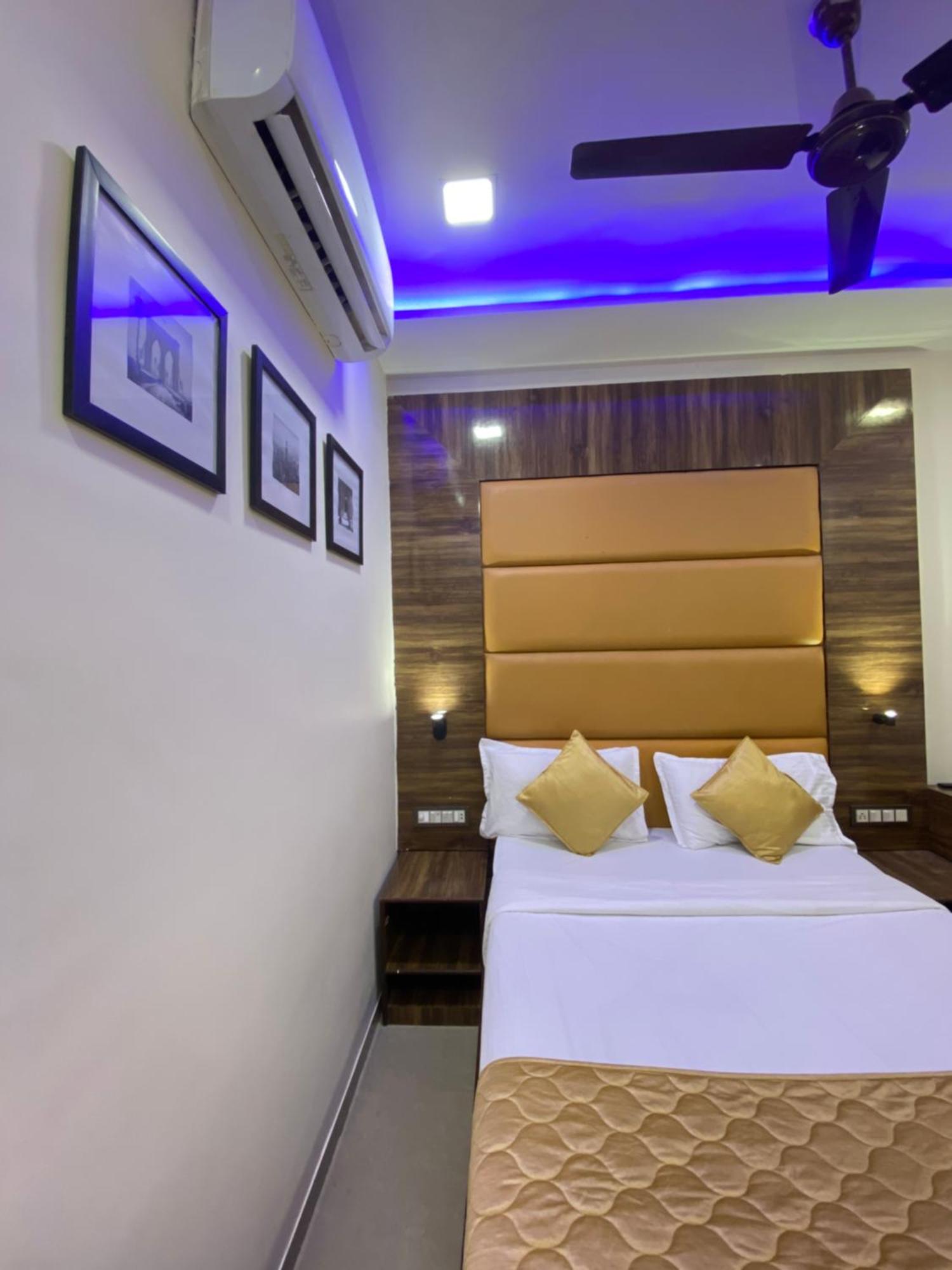 Hotel Blue Wellington - Near Mumbai Airport Екстер'єр фото