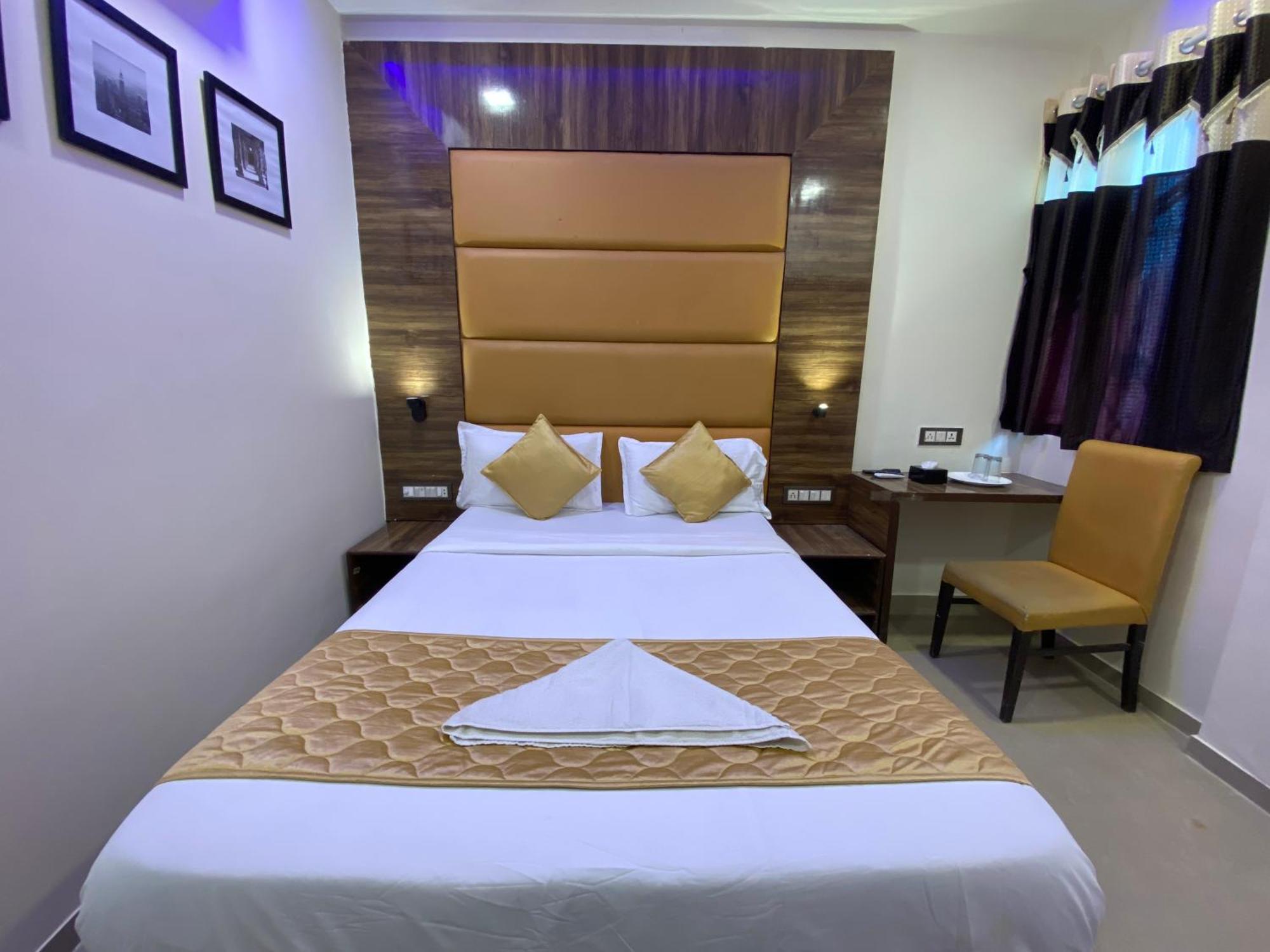 Hotel Blue Wellington - Near Mumbai Airport Екстер'єр фото