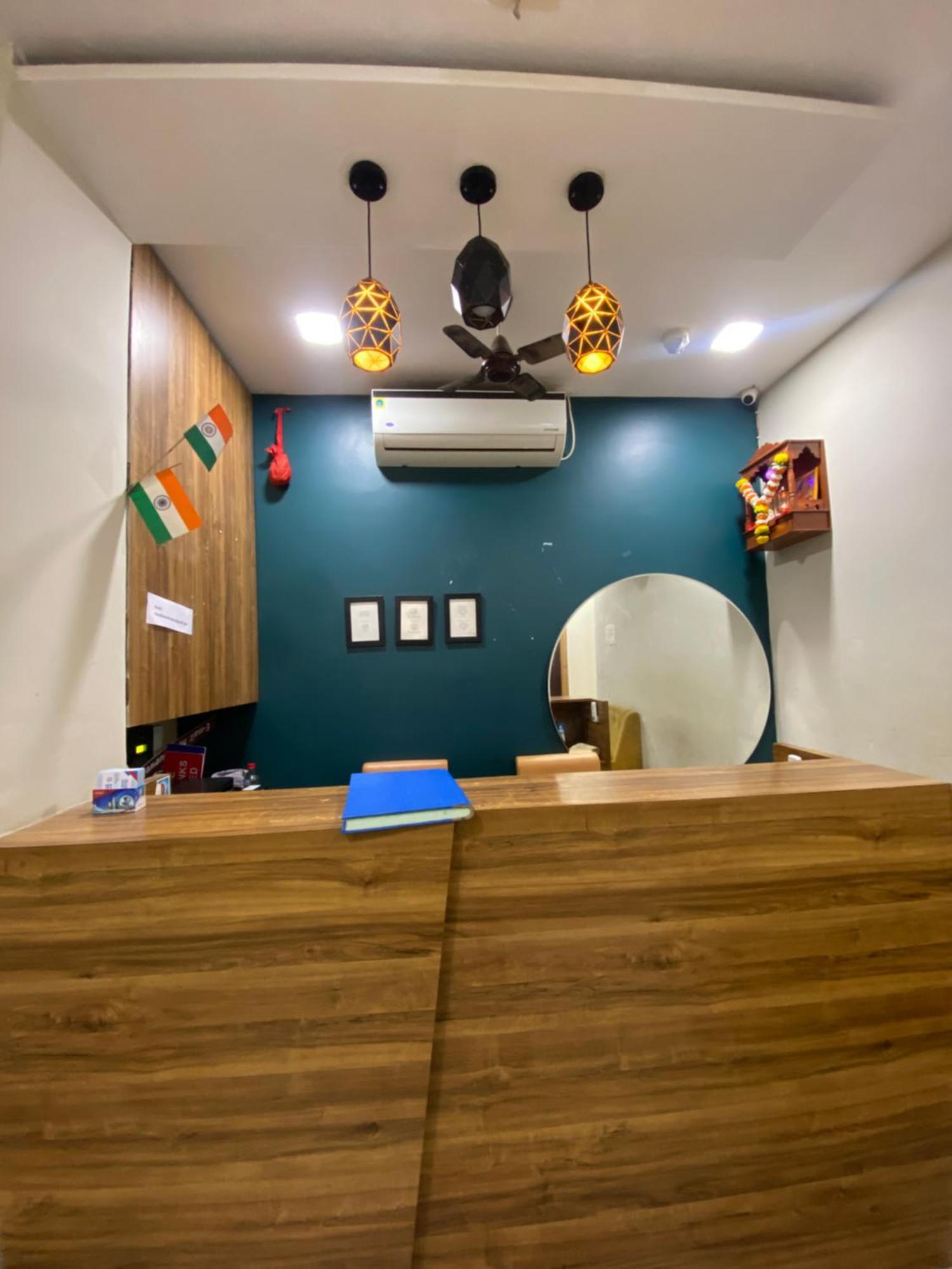 Hotel Blue Wellington - Near Mumbai Airport Екстер'єр фото