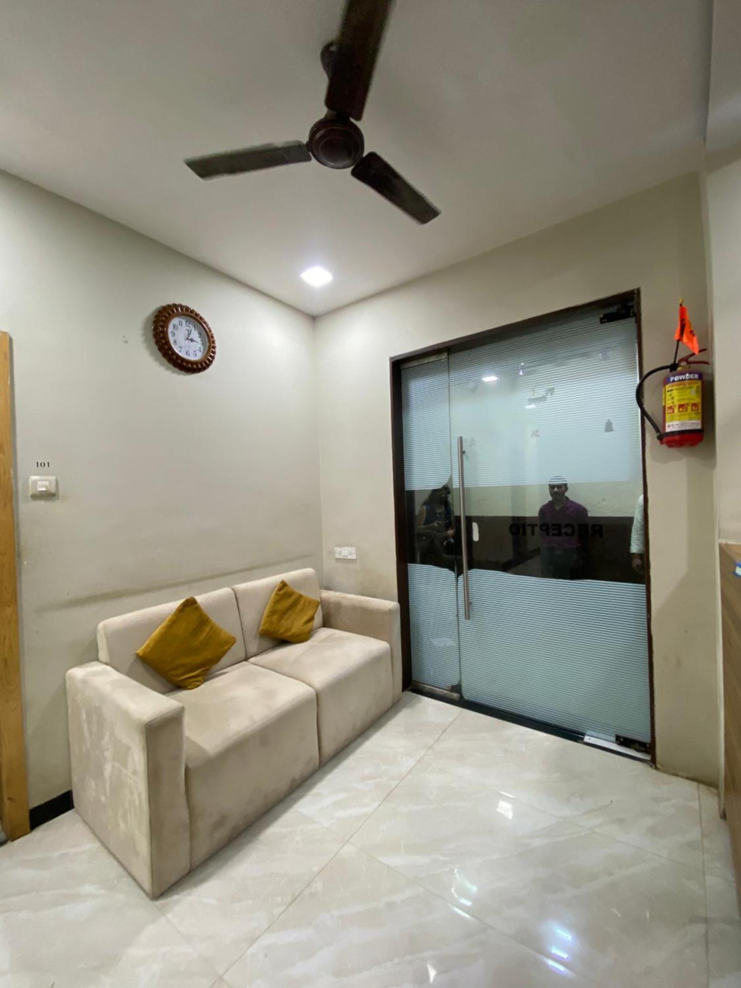 Hotel Blue Wellington - Near Mumbai Airport Екстер'єр фото