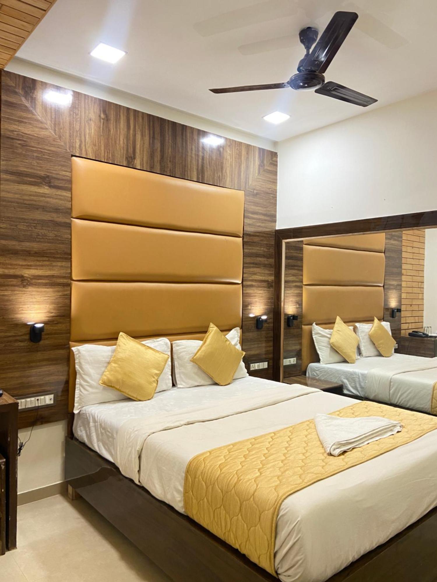 Hotel Blue Wellington - Near Mumbai Airport Екстер'єр фото